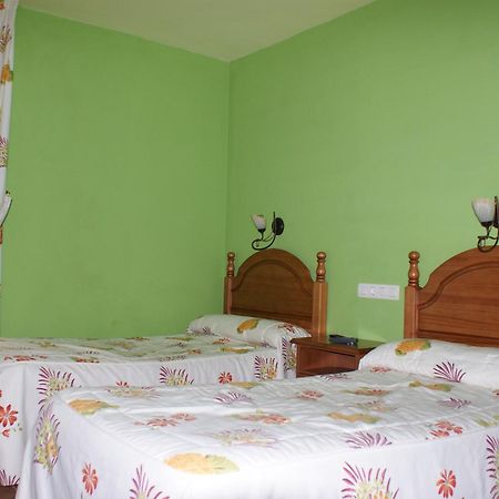 Hostal Carazo Torquemada Екстер'єр фото