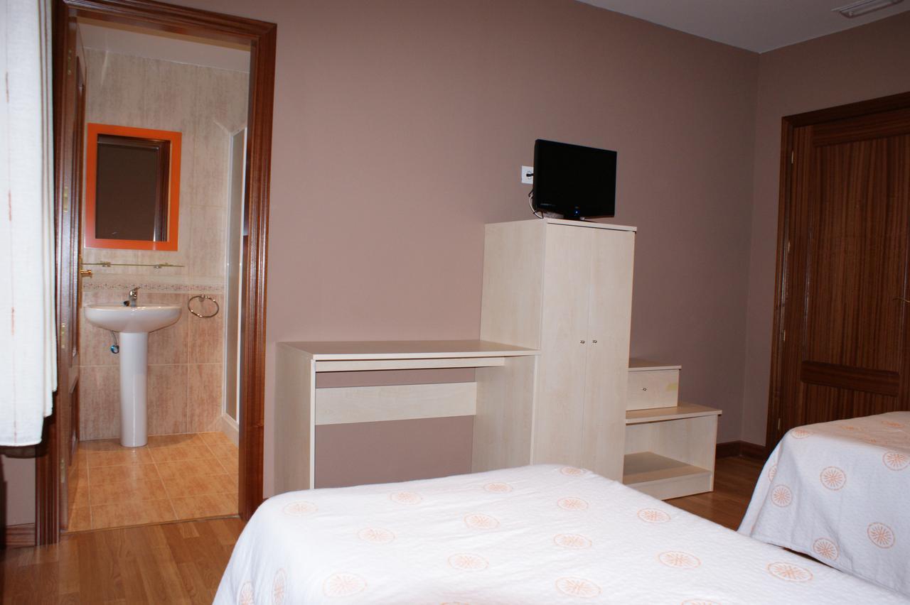 Hostal Carazo Torquemada Екстер'єр фото