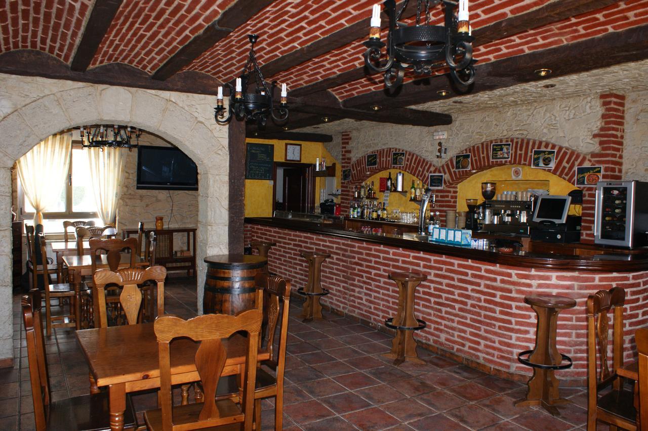 Hostal Carazo Torquemada Екстер'єр фото