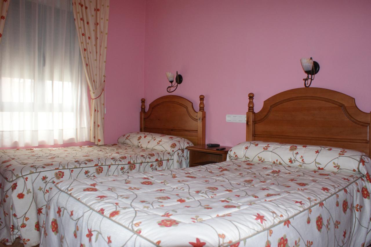 Hostal Carazo Torquemada Екстер'єр фото