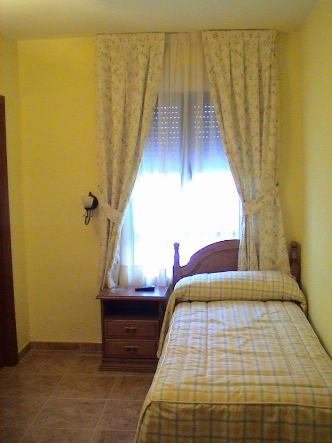 Hostal Carazo Torquemada Екстер'єр фото