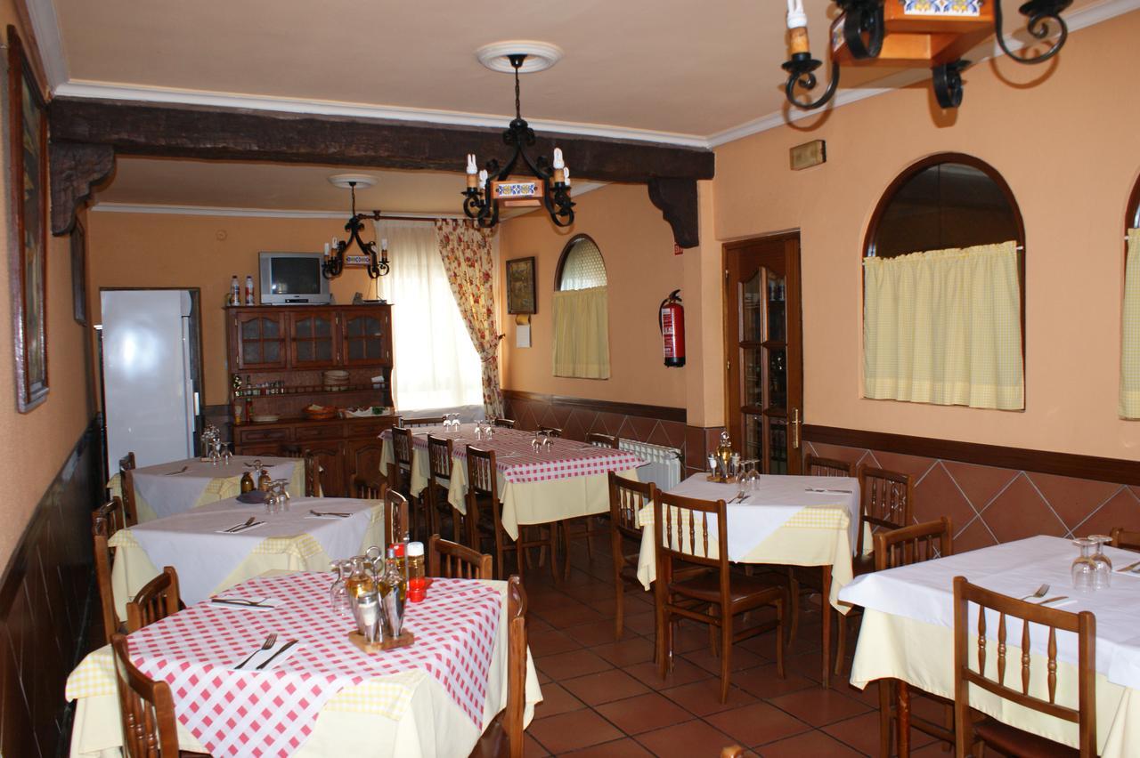 Hostal Carazo Torquemada Екстер'єр фото