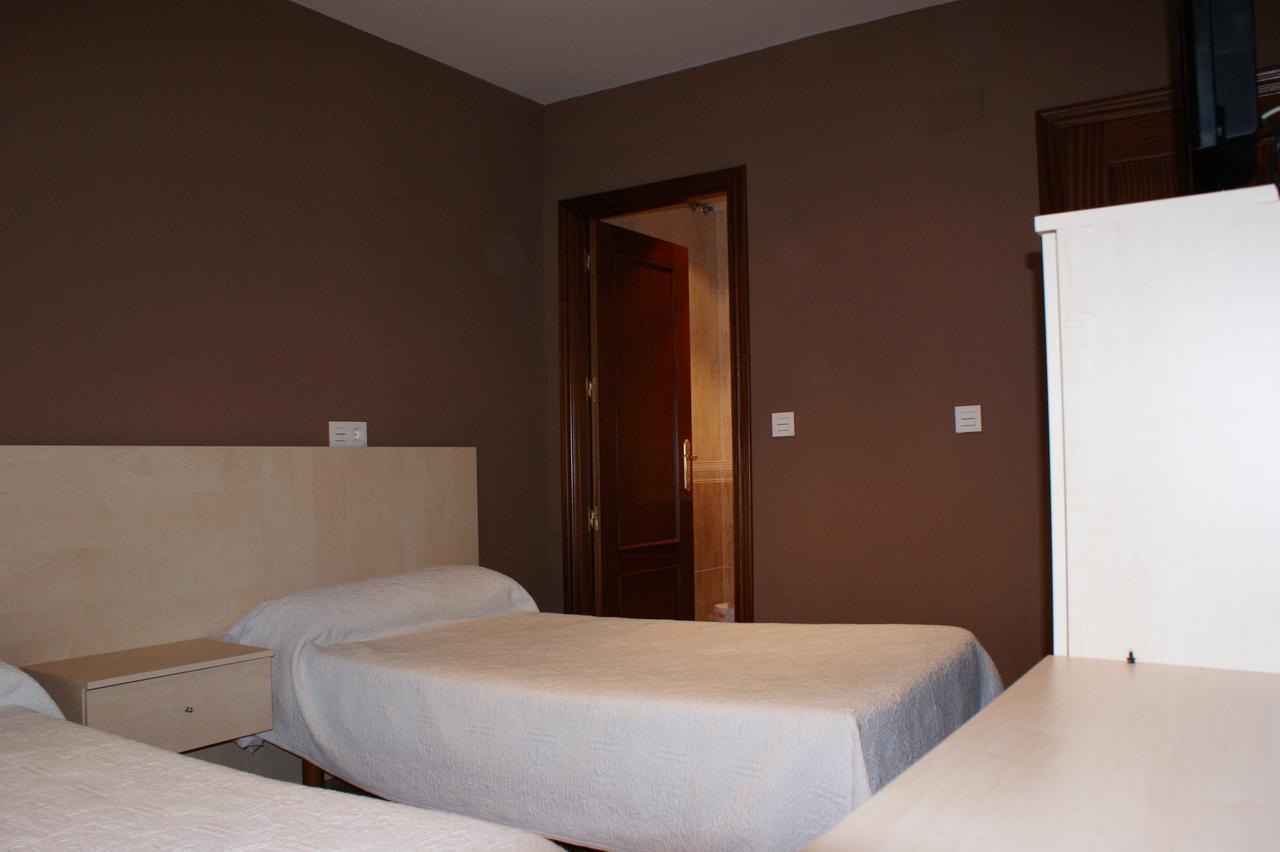 Hostal Carazo Torquemada Екстер'єр фото